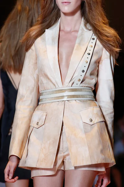 Look 17